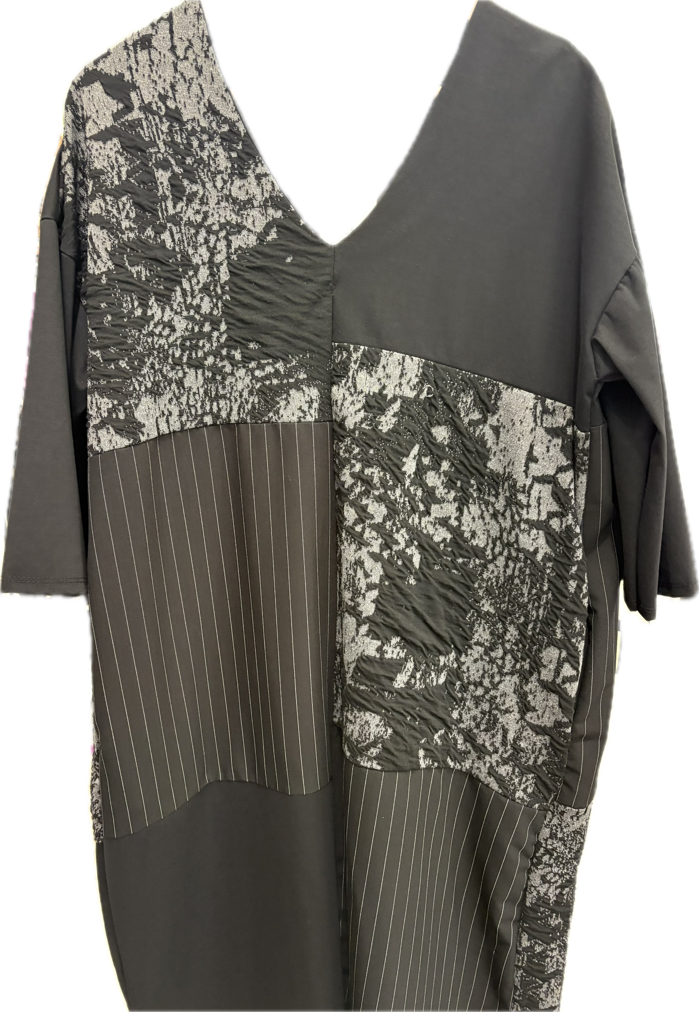 MITICIA & CO V-NECK DRESS 7905
